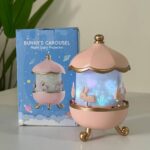 چراغ خواب اسپیکردار کاروسل خرگوشی مدل Bunny Carousel Projector Night Light - تصویر 2
